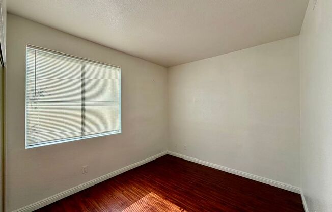 2 beds, 2 baths, $1,300, Unit # B 20 1045