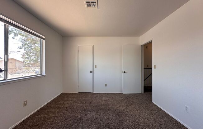 2 beds, 1.5 baths, $1,250, Unit # #B