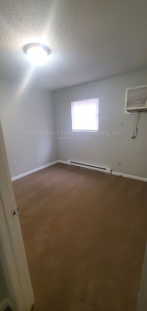 Parkview Apartments | 3011 Broadbay Drive Apt D