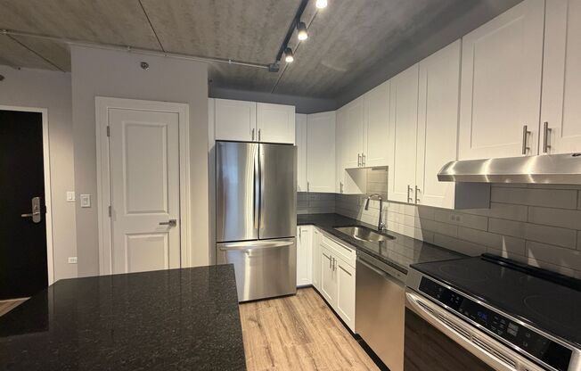 1 bed, 1 bath, 681 sqft, $2,425, Unit 952-303