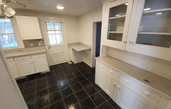 2 beds, 1 bath, $2,000