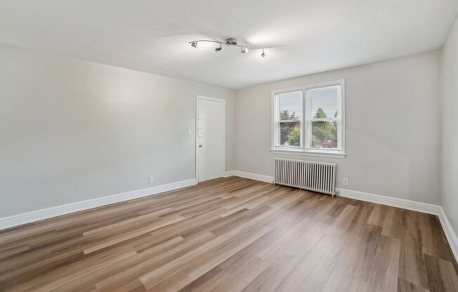 2 beds, 1 bath, 775 sqft, $1,060, Unit 656 Southcrest Court #3