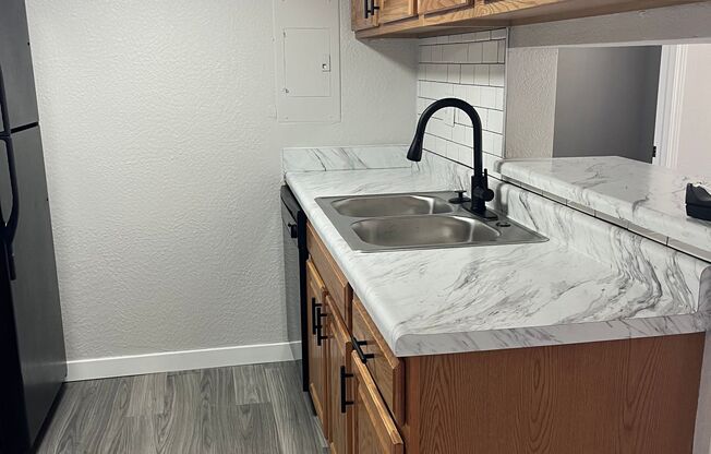 1 bed, 1 bath, 561 sqft, $999, Unit 105