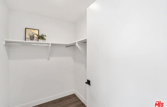 6144 WHITSETT AVE