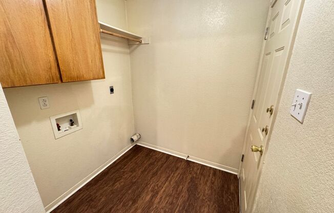 2 beds, 1 bath, 895 sqft, $750, Unit Apt D