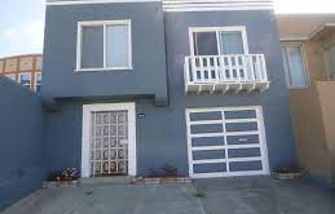 OUTER SUNSET, ELEGANT SINGLE-FAMILY HOME WITH SPACIOUS YARD AND MODERN AMENITIES