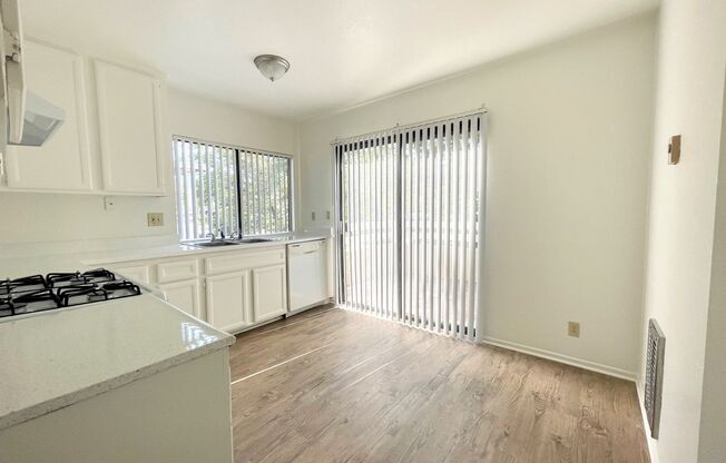 Spacious Remodeled Upper Level Apartment!