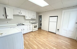 2 beds, 1 bath, $2,400, Unit 1