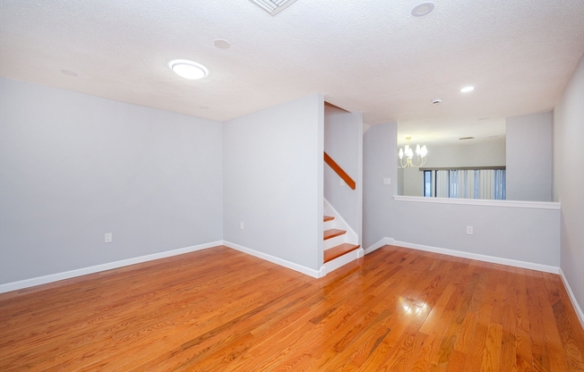 4 beds, 3.5 baths, 1,900 sqft, $5,800, Unit T8