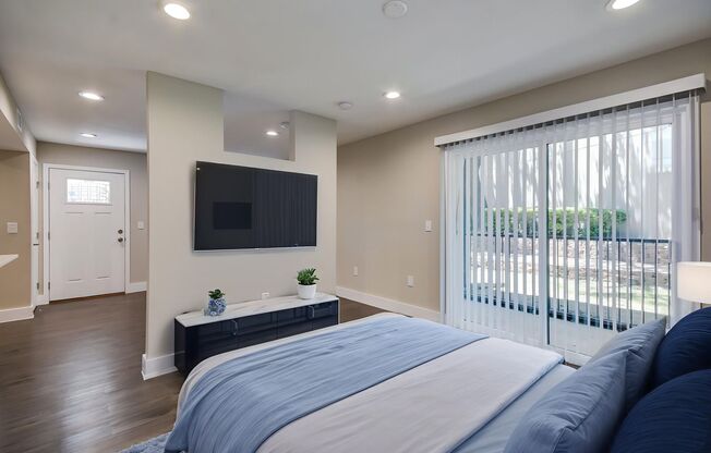 Available: remodeled 1 bed / 1 bath with luxury amenities