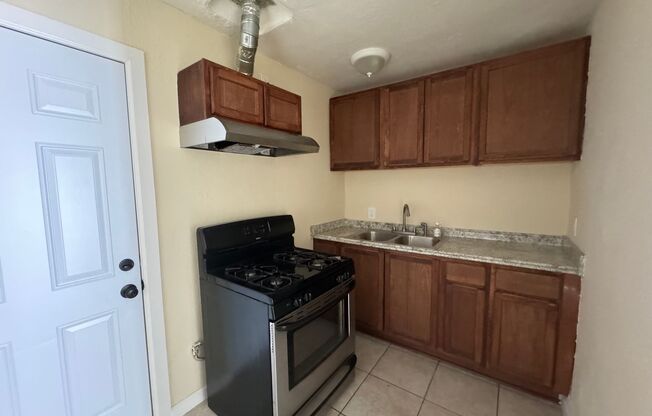 2 beds, 1 bath, 800 sqft, $1,375, Unit 15313 Center Street , Victorville, CA 92395 - UNIT C