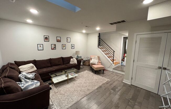 2 beds, 2 baths, 1,100 sqft, $2,200, Unit Unit 1