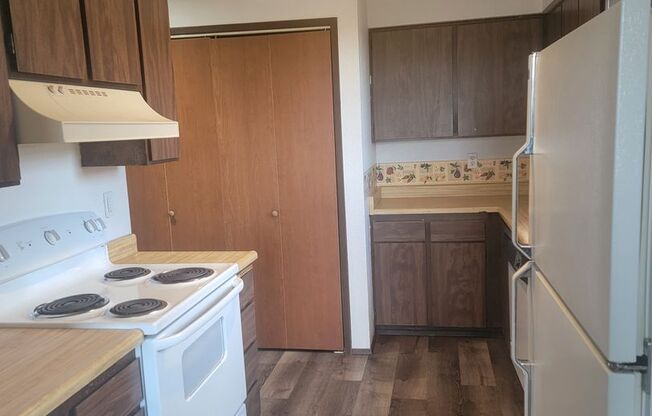 2 beds, 1 bath, 870 sqft, $1,195, Unit Unit D