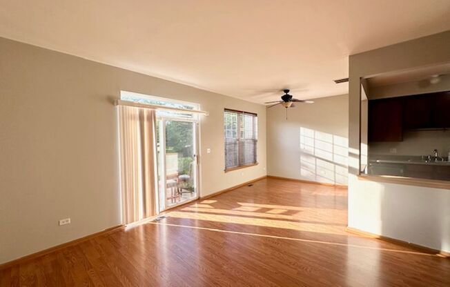 Large 3 Bedroom 2.1 Bath Townhome 2 car garage Neuqua Valley High School