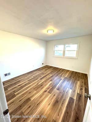 3 beds, 1 bath, 2,920 sqft, $2,600