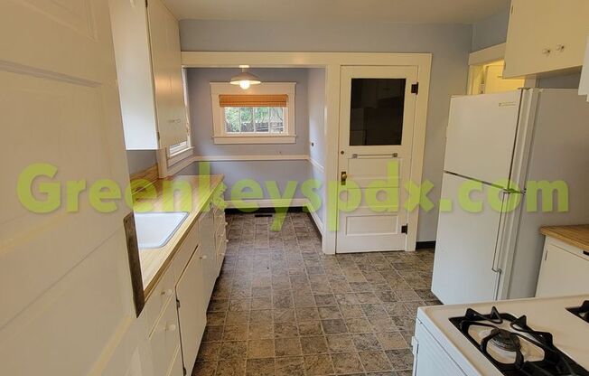 2 beds, 1 bath, $2,395