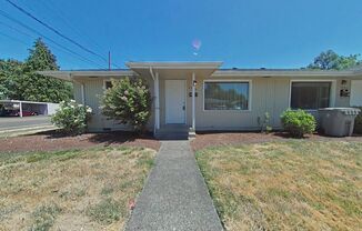 2 Bedroom Duplex ~ Close to Campus