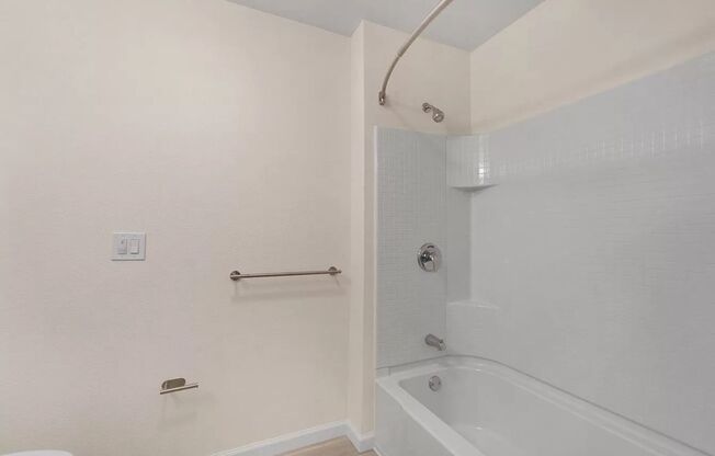 Studio, 1 bath, 291 sqft, $1,825