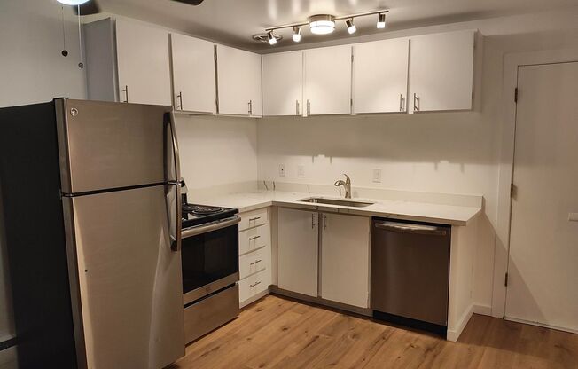 Studio, 1 bath, 349 sqft, $1,395, Unit 02