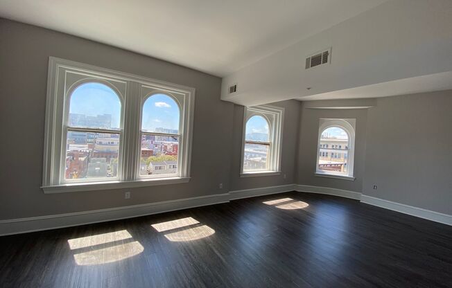 1 bed, 1 bath, 633 sqft, $1,527, Unit 301