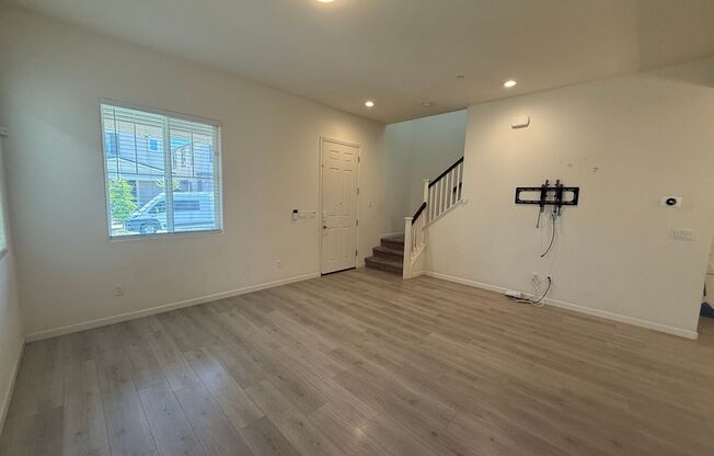 Spacious 3 bed 2.5 bath available in North Natomas!