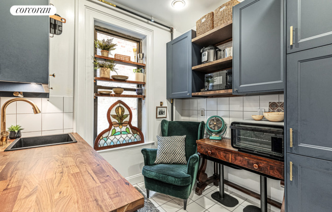 137 W 12 ST