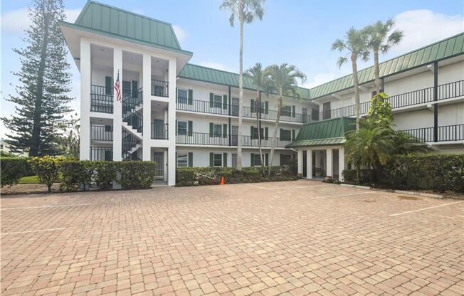 ANNUAL RENTAL - 3 BED / 2 BATH AT CHATEAU SUZANNE