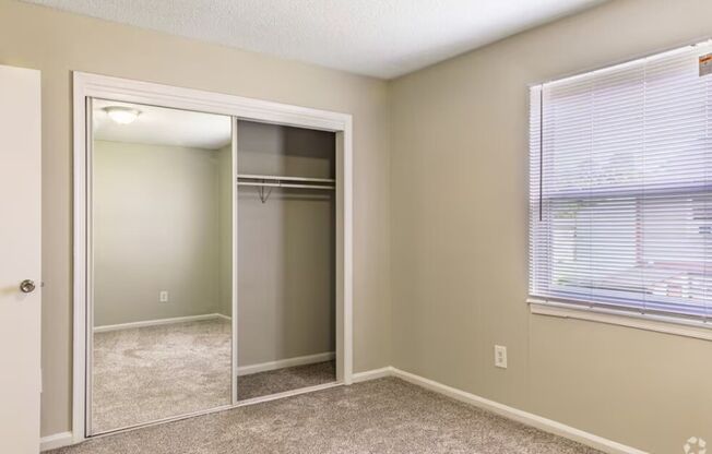 2 beds, 1.5 baths, 976 sqft, $1,300, Unit 200F