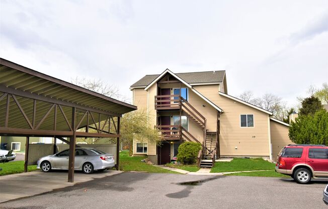 Top Floor Apartment! Convenient Location!
