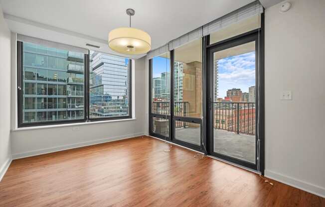Natural light flooding luxury apartment located in Downtown Chicago, IL River North Rent