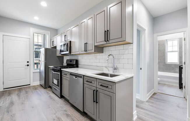3 beds, 1 bath, 850 sqft, $2,475, Unit 6954-3