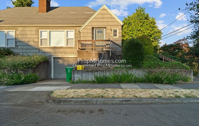 Charming One Bedroom Duplex in SE!
