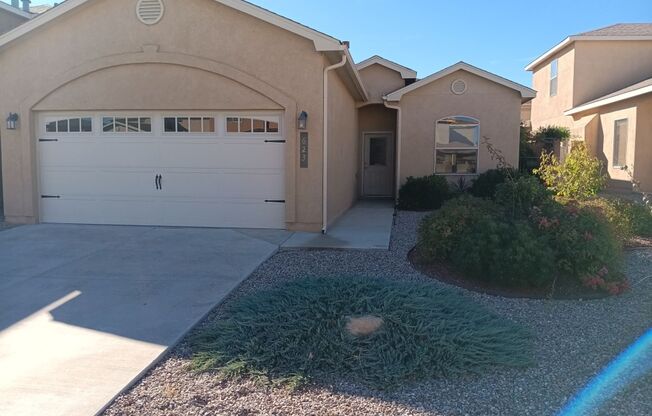 Charming 3 Bedroom 2 Bathroom located in Los Lunas! Showings coming soon!