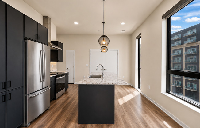 2 beds, 1 bath, 983 sqft, $2,875, Unit 412