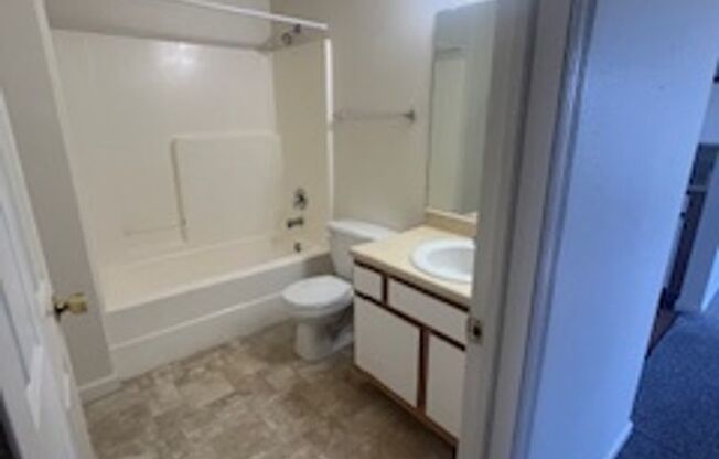 1 bed, 1 bath, 670 sqft, $1,049, Unit 69