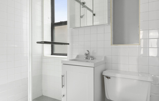258 W 15 ST
