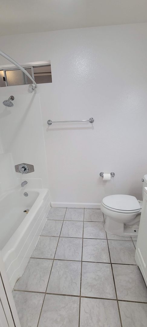 2 beds, 2 baths, 850 sqft, $2,895, Unit 31