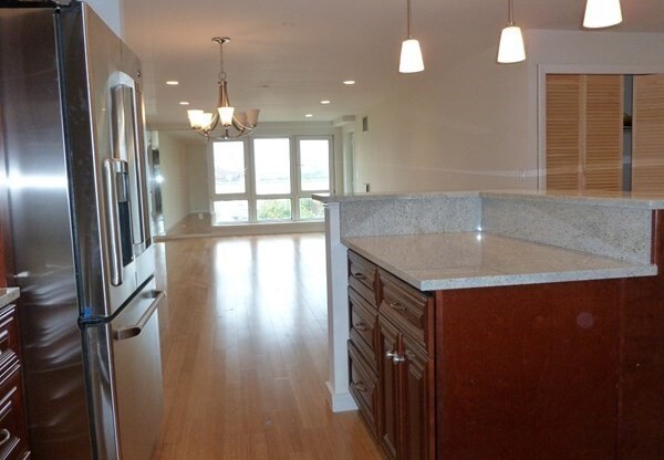 2 beds, 2 baths, 1,452 sqft, $3,850, Unit 305e