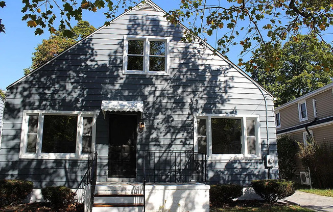 For Rent – Spacious 4-Bedroom Home in Poughkeepsie 35 Clark St, Poughkeepsie, NY 12601