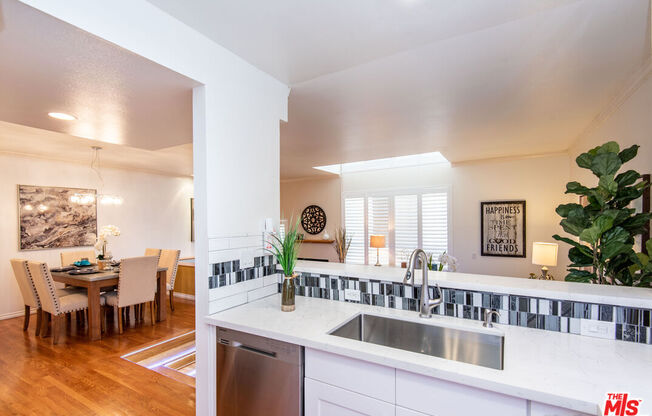 514 S Barrington Ave