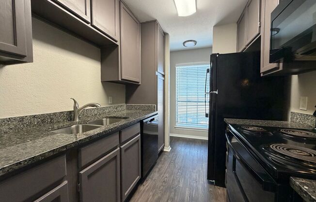 AVAILABLE NOW 2 BEDROOM 1.5 BATH TOWNHOME IN SW FORT WORTH