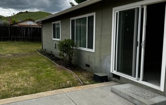 3 beds, 2 baths, $3,000