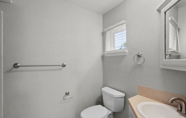 Studio, 1 bath, 648 sqft, $999, Unit #35