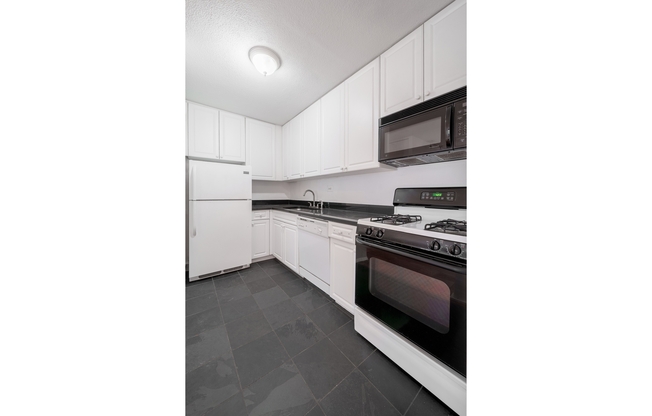 1 bed, 1 bath, 565 sqft, $4,250, Unit 8B