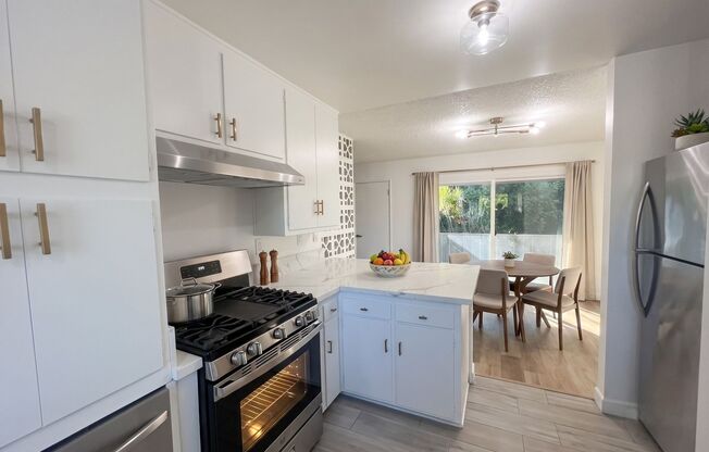 445 E Magnolia Blvd
