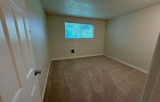 2 beds, 1 bath, 850 sqft, $1,600, Unit 44