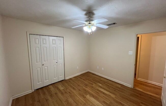 2 beds, 1 bath, $825, Unit 4214 Center -1