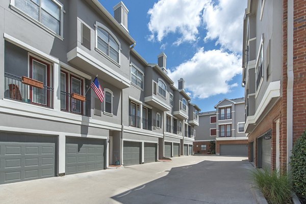 Manchester State Thomas Apartments in Dallas