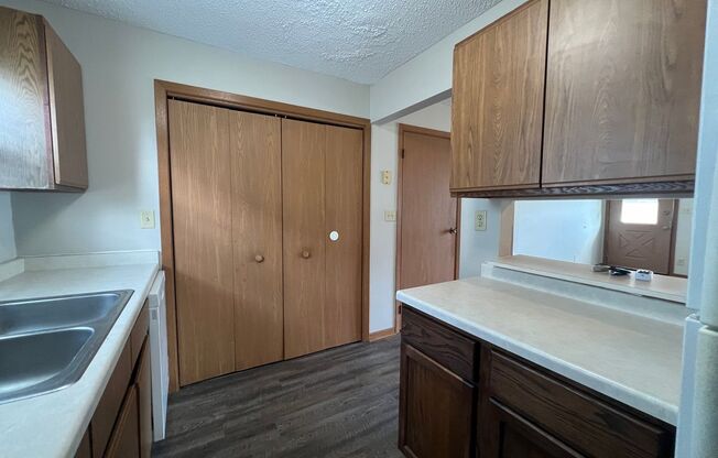 2 beds, 1 bath, 784 sqft, $1,050, Unit A2727-C