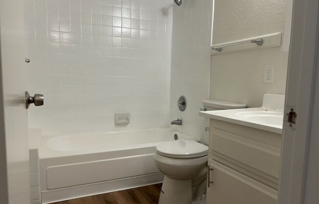 1 bed, 1 bath, $2,200, Unit 2